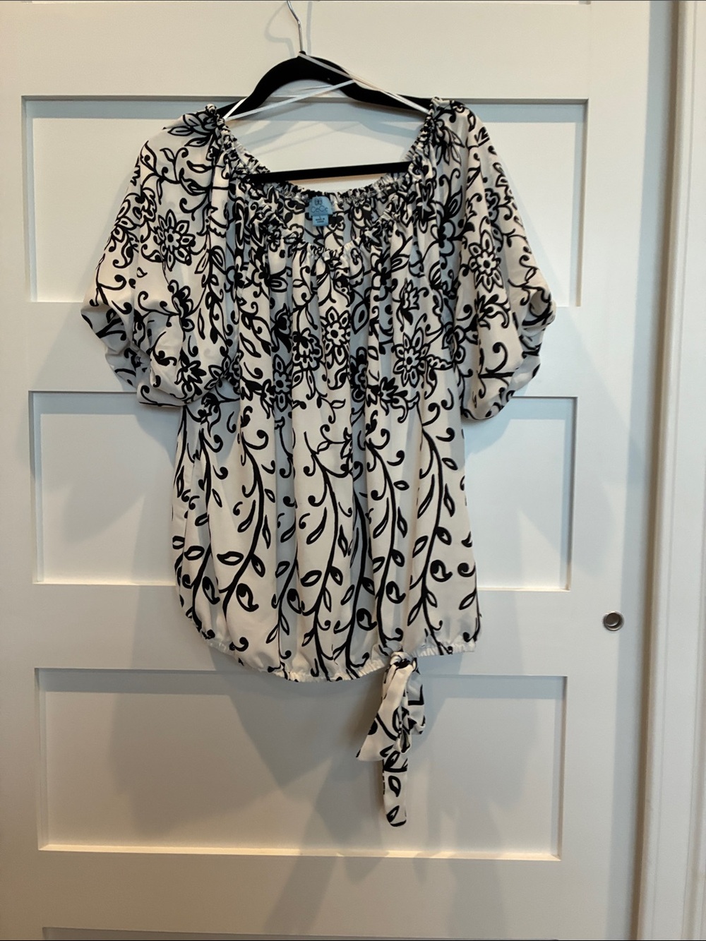 CeCe Black & White Floral Off-Shoulder Tie-Hem Blouse